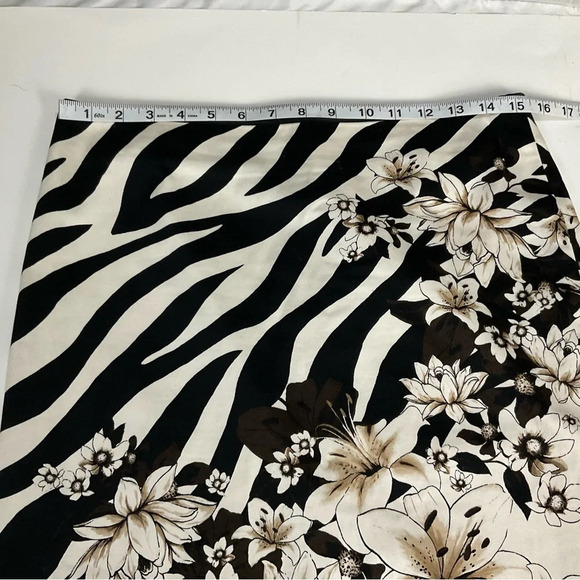 WHITE HOUSE BLACK MARKET SKIRT-SIZE 4 ZEBRA PRINT AND FLOWERS - Picture 4 of 12